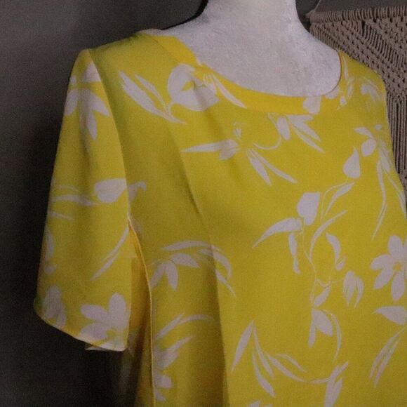 Banana Republic | Short Sleeve Printed Loose Fit Top Medium - Picture 3 of 7